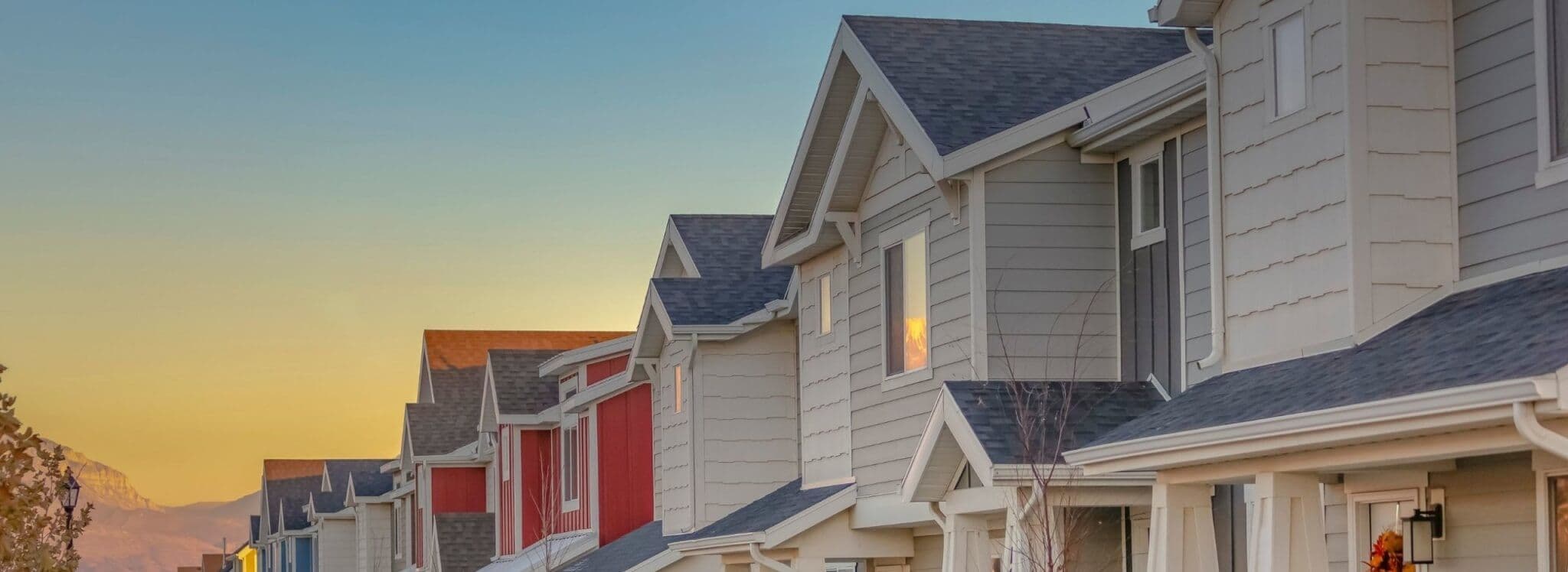 utah homes with mountains in background